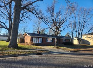 458 W Maple St, Nashville, IL 62263
