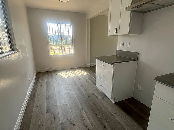 2nd image of 810 W 62nd St APT 3