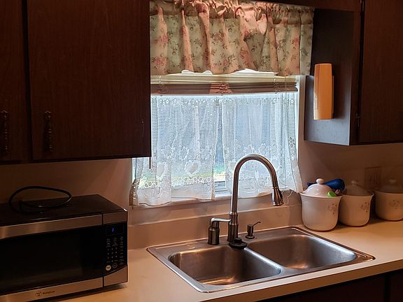 3rd image of 3918 Coelebs Ave