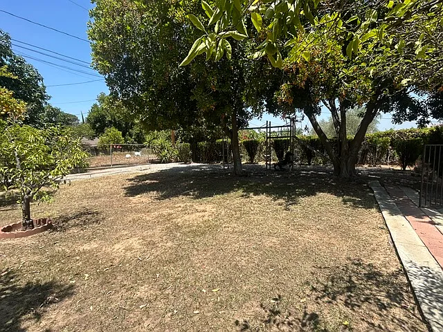 11464 1/2 Iris Ave — Photo 17
