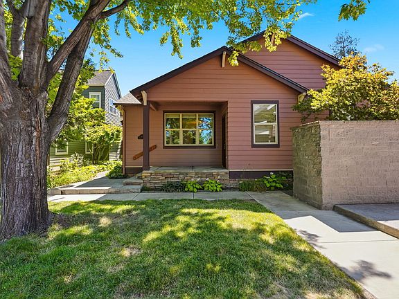 2nd image of 825 NE Wiest Way