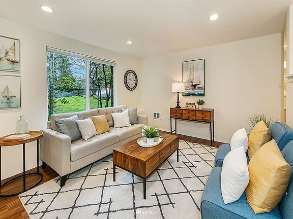 3rd image of 18100 15th Avenue NE #C-117