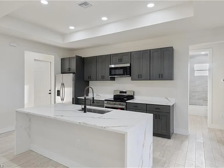 3008 23rd St SW — Photo 5
