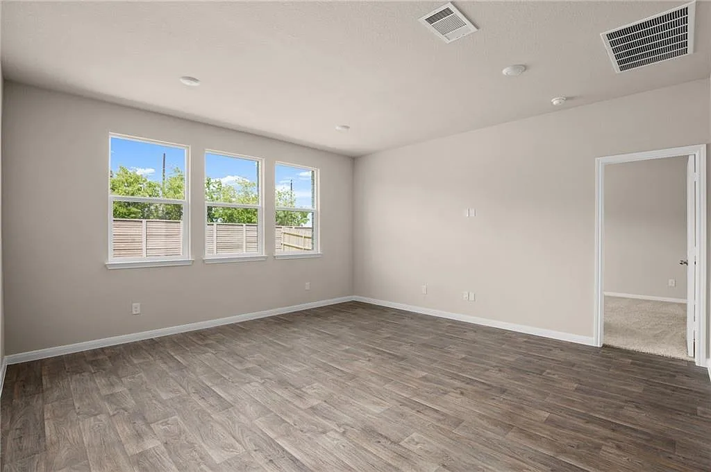 4 bed, 2.0 bath, 1796 sqft, $2,000 — Photo 4