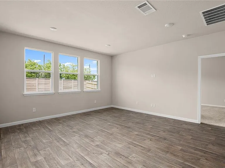 150 Jayden Dr — Photo 4