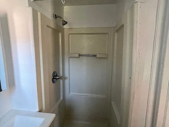 5th image of 1611 Dyre St Floor 1