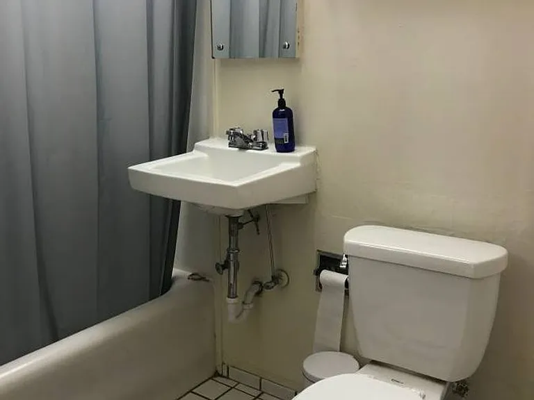Catalina Apartments — Photo 19