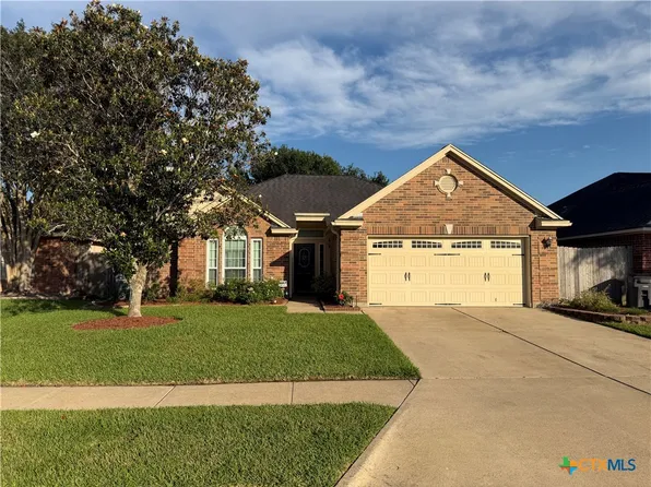 303 Arabian Dr, Victoria, TX 77904