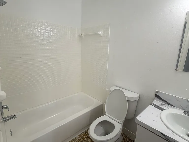 770 SW 8th St #104 — Photo 8