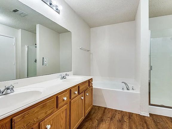 2nd image of 1611 Venus Dr E