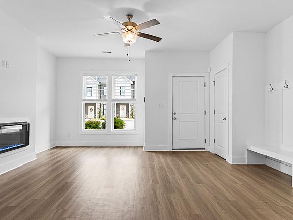 4th image of 124 English Commons Dr