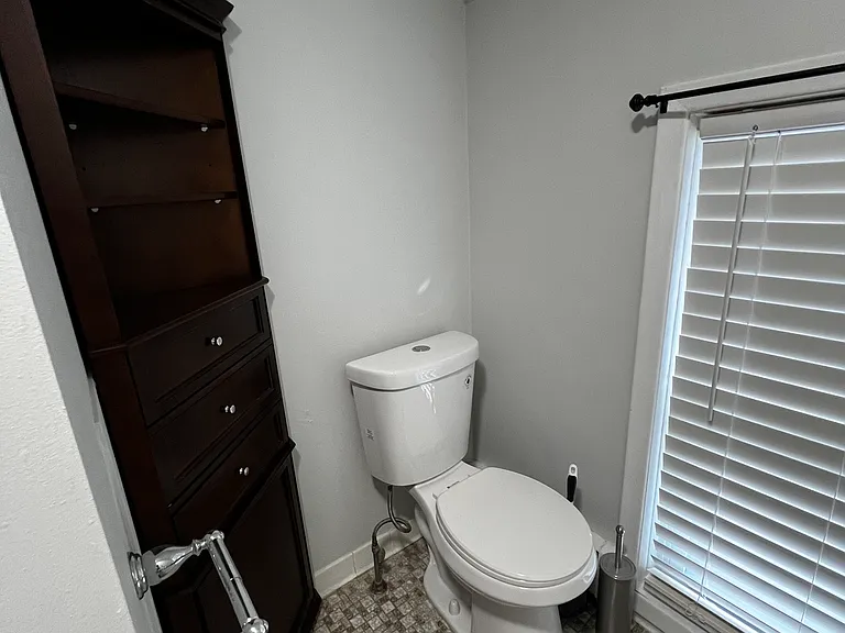 136 Grove Ave #2 — Photo 8