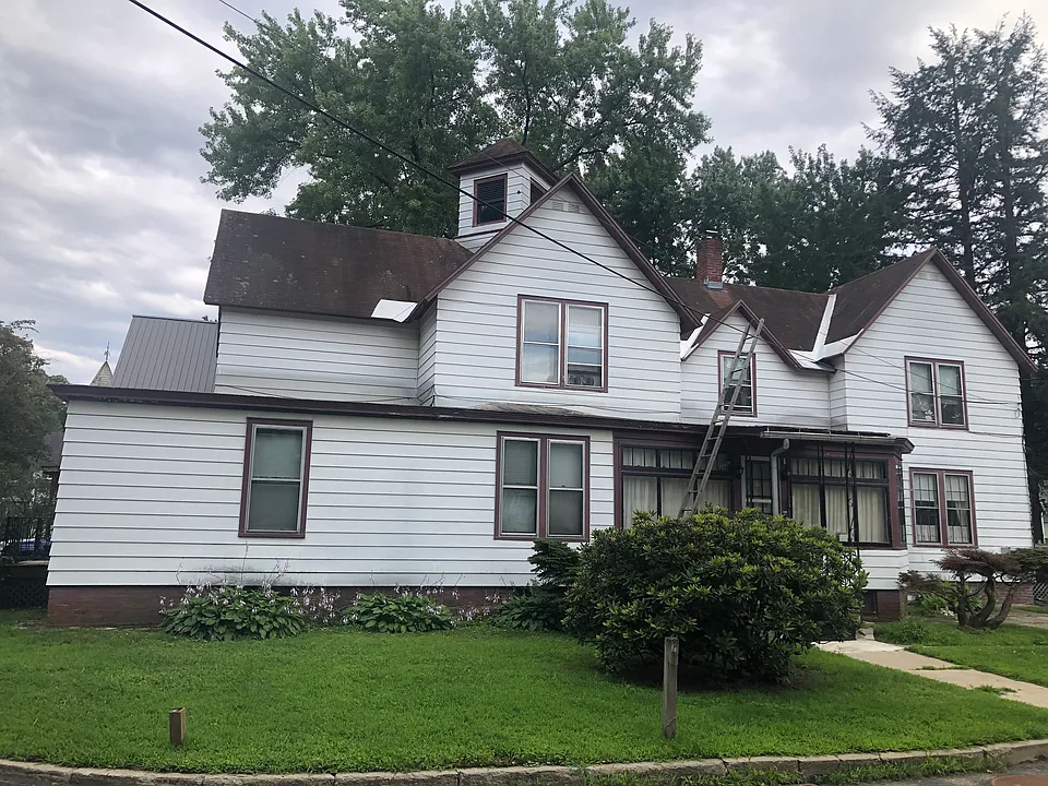 21 Crescent St #4