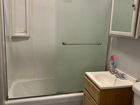 5th image of 52 Andrews Ave #1