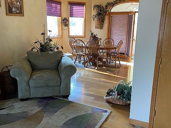 3rd image of 2716 Briarwood Ln