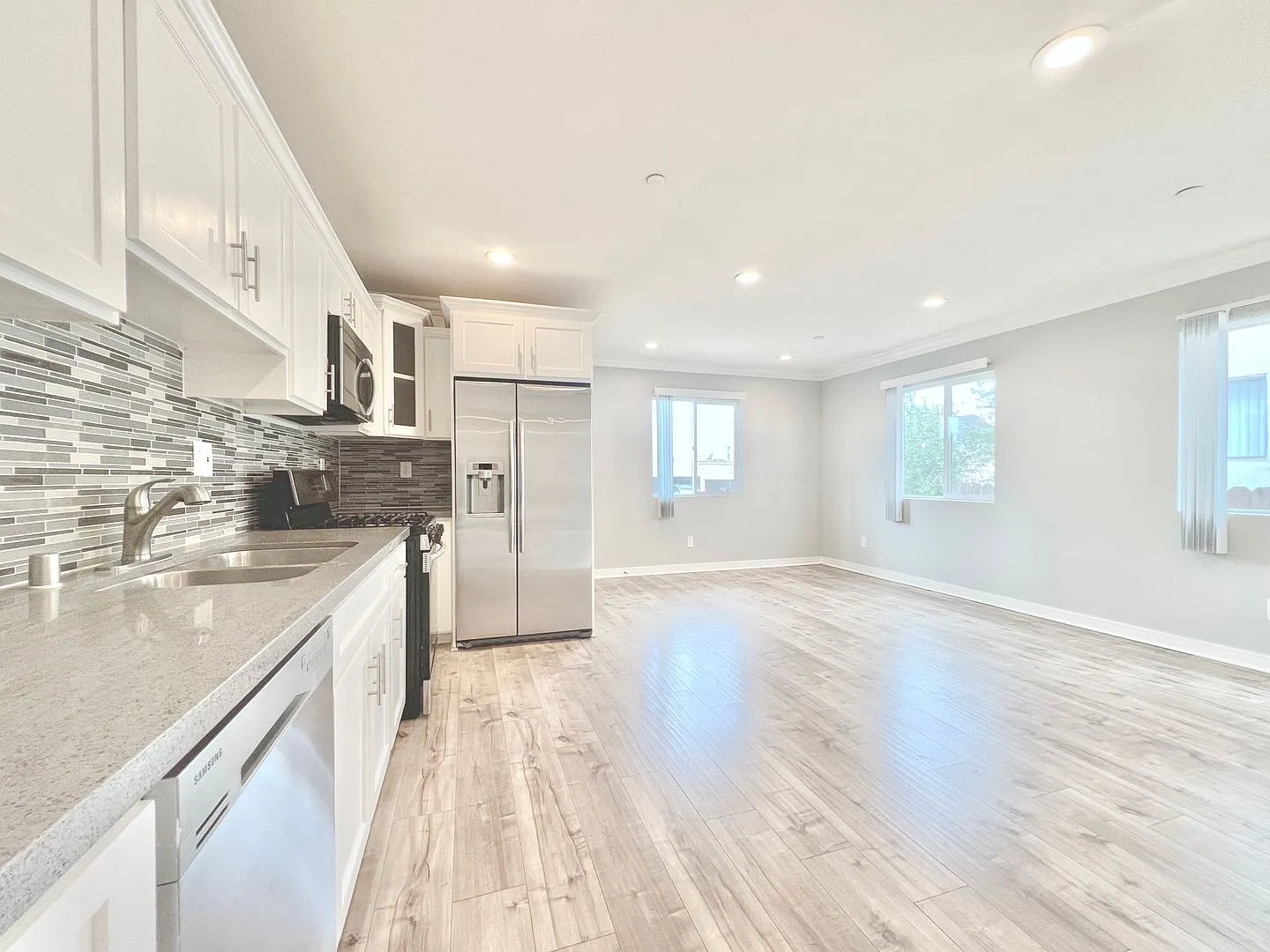 4461 Rosewood Avenue — Photo 3