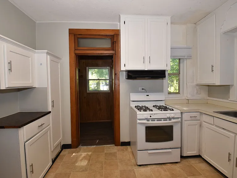 116 N Notre Dame Ave — Photo 11