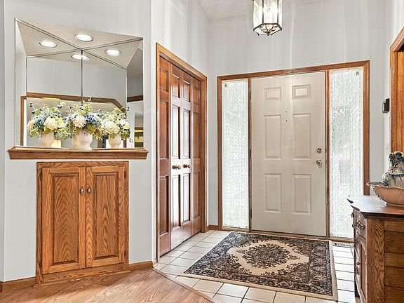 3rd image of 1053 Royal Ct