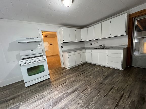3rd image of 621 W Winthrop St