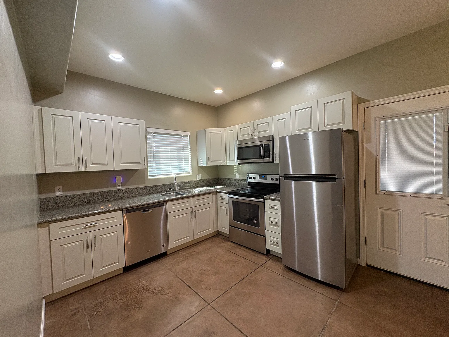 2 bed, 1232 sqft, $1,750 — Photo 3