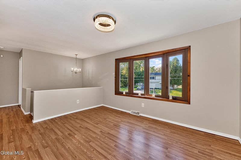 4th image of 75 Homewood Avenue