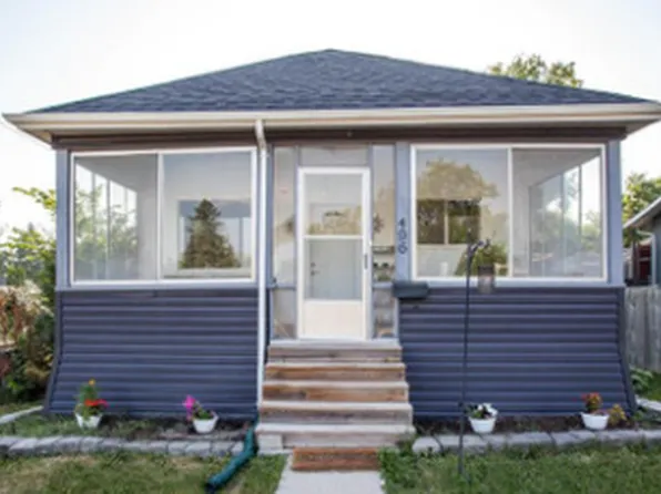 496 Country Club Blvd, Winnipeg, MB R3K 1B4