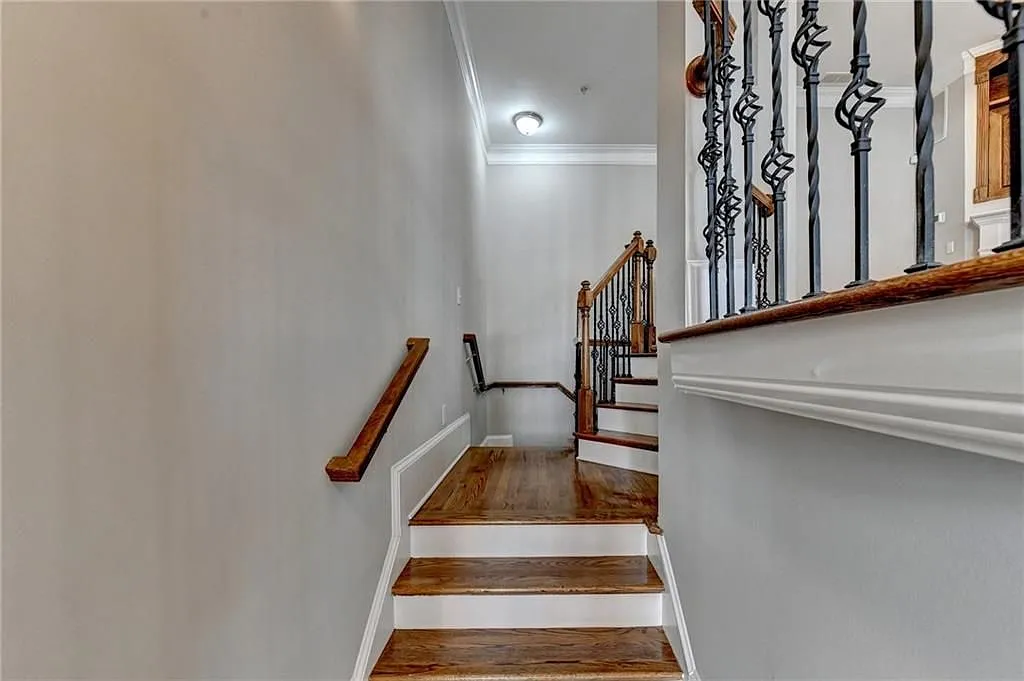 3 bed, 4.0 bath, 1860 sqft, $3,950 — Photo 4