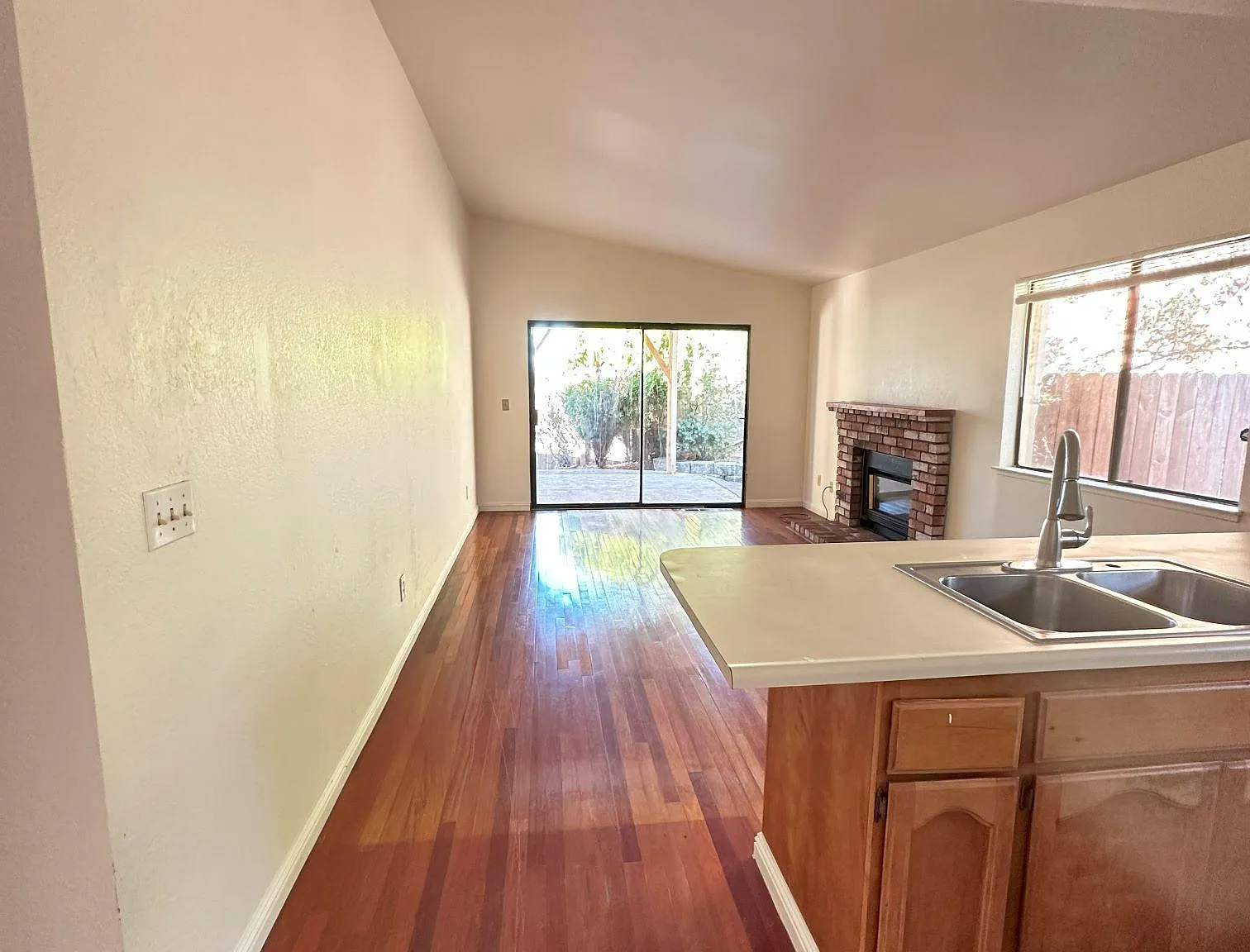 4 bed, 1600 sqft, $2,995 — Photo 4