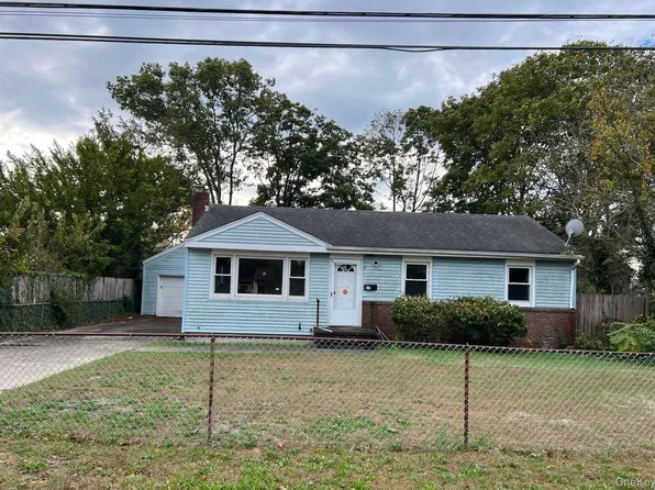 61 Herbert Circle, Patchogue, NY 11772