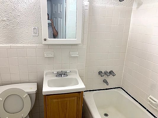 5th image of 14227 Barclay Ave APT 301