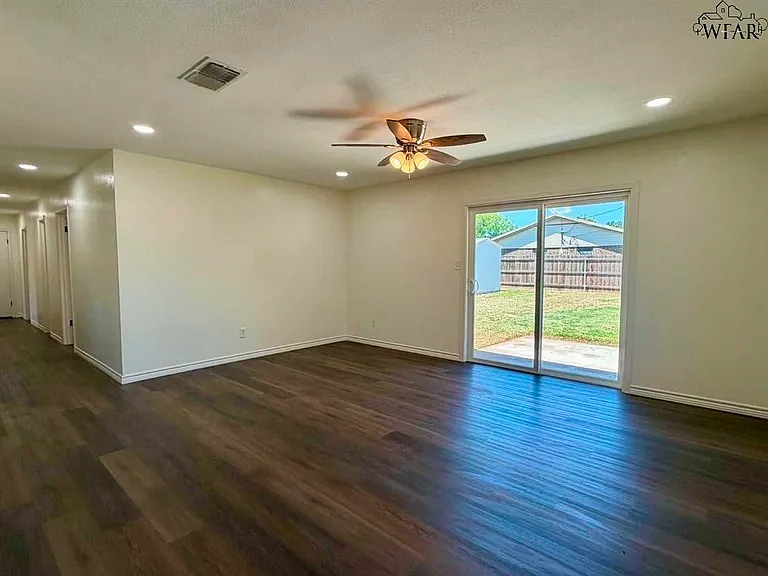 1 Brandy Ln — Photo 2