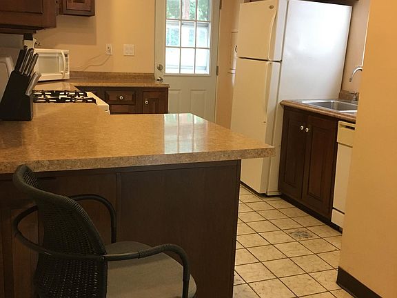Spacious kitchen with recessed lighting - loads of cabinets