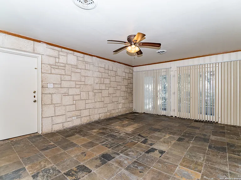 339 E Nottingham Dr — Photo 10