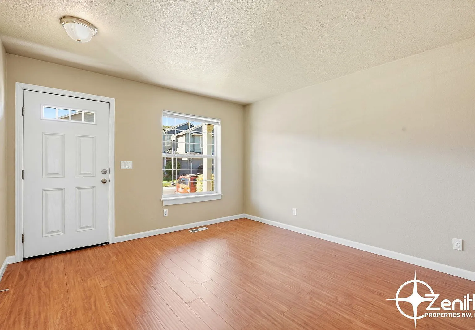 4 bed, 2.5 bath, 2133 sqft, $3,015 — Photo 3