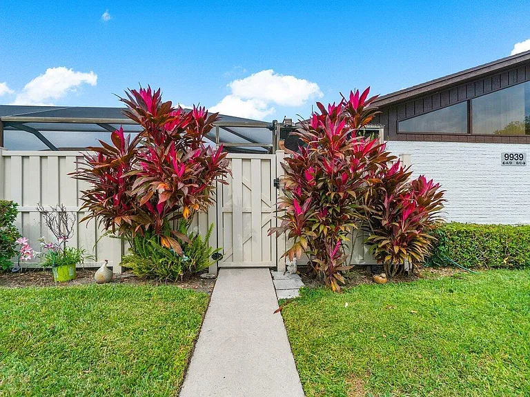 9939 Boca Gardens Trl #D — Photo 2