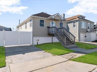 16 Marina Rd, Island Park, NY 11558