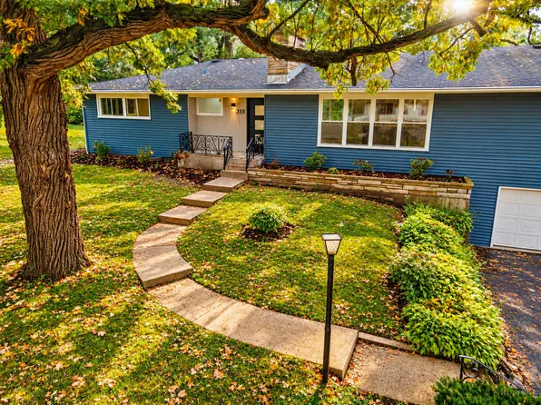355 Hiawatha Dr, Lake In The Hills, IL 60156