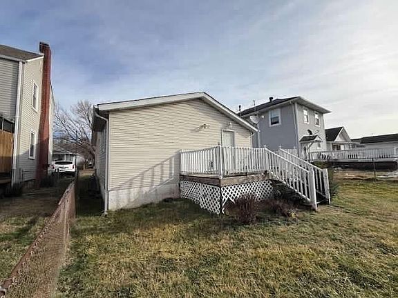 3rd image of 1315 Moore Ave