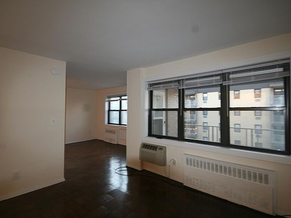3rd image of 866 E Broadway