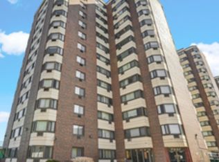7337 S South Shore Dr APT 401, Chicago, IL 60649