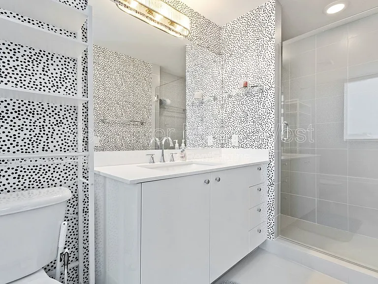 60 SW 13th St #3800 — Photo 18