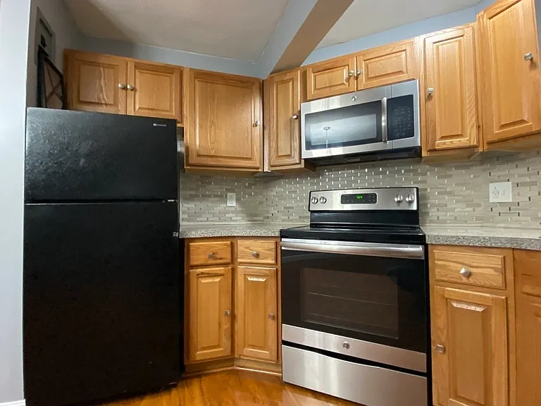 46 Adams St #A5 — Photo 4