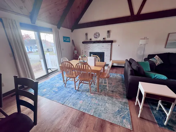 2 A Cedar Dr #Id1380185p, Webster, MA 01570