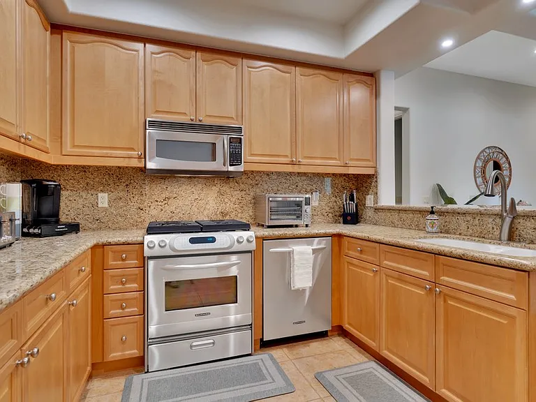 48484 Legacy Dr — Photo 22