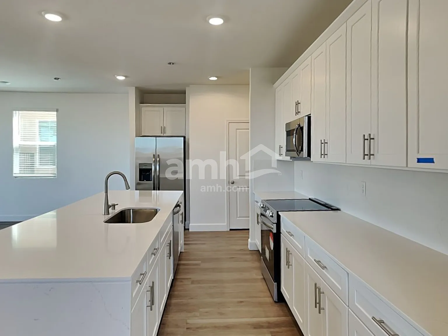 4 bed, 2.5 bath, 2144 sqft, $2,455 — Photo 4