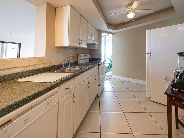 6911 Environ Blvd #8G — Photo 18