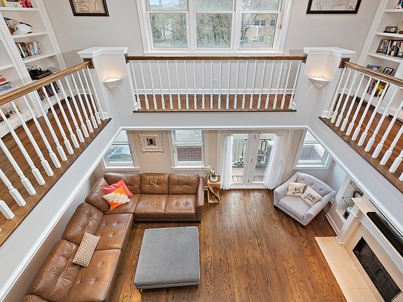 3rd image of 846 W Aldine Ave #3