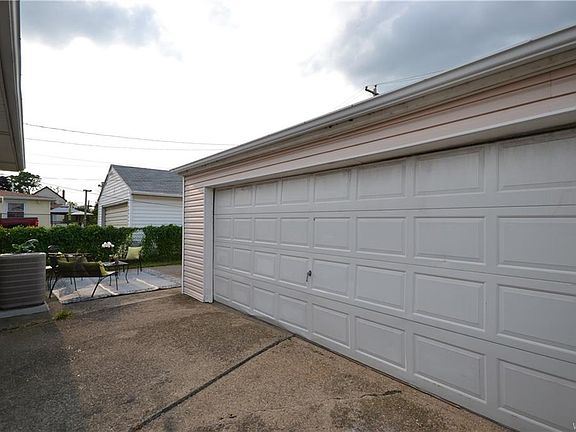 3rd image of 142 Desmond Dr