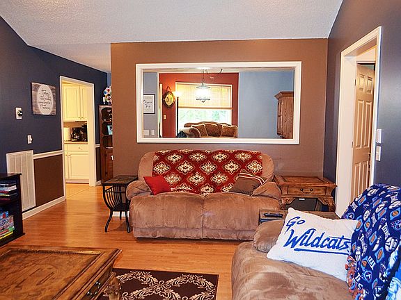 4th image of 403 Scarlet Oak Dr