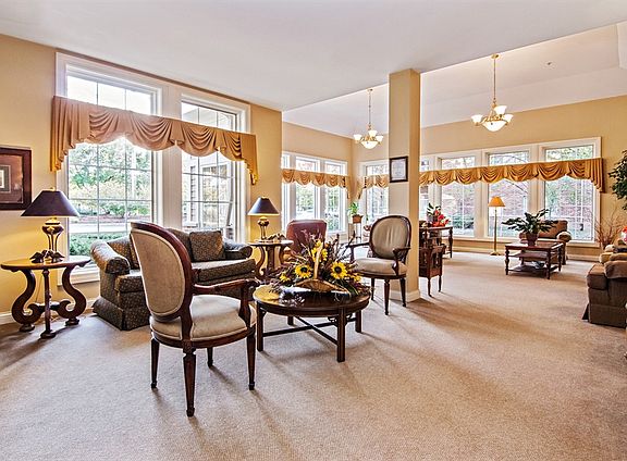 4th image of 605 Barrington Ave APT 362